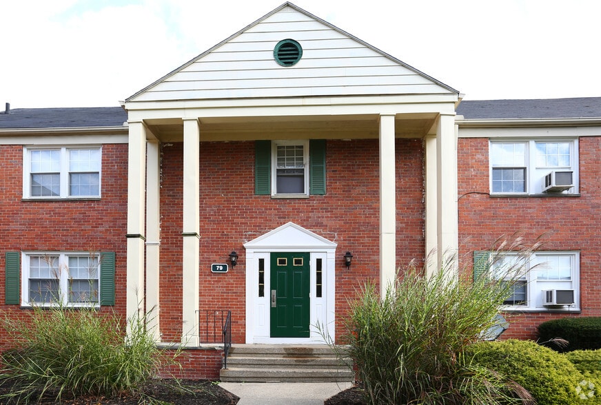 The Woods of Fairlawn Apartments For Rent in Akron, OH