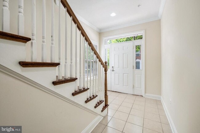 8341 Broderick Cir
