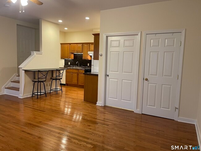 Building Photo - 80 Grassy Plain St Unit 4