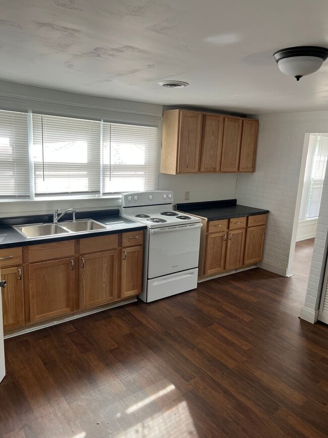 Photo - 2 bed 1 bath on quite street