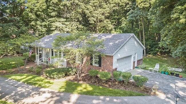 Photo - Beautiful 3BD/2.5BA Ranch in Park-like Setting