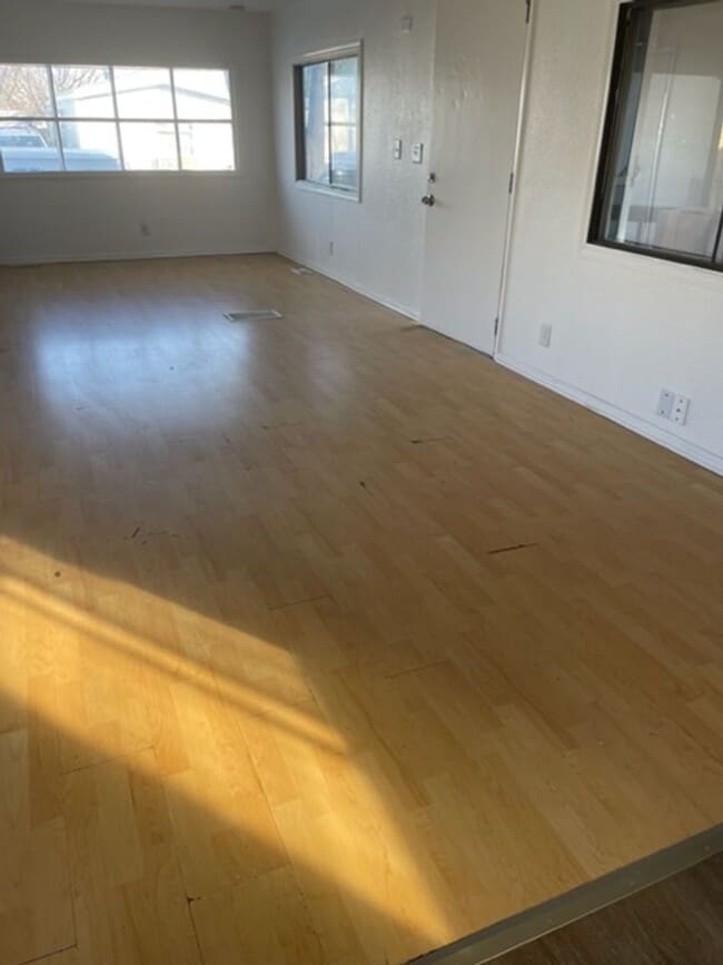 Photo - Welcome to the 3 Bedroom Mobile Home in Thornton! Located in the vibrant city of Denver, CO