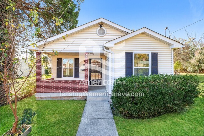 Building Photo - 2218 W Madison St