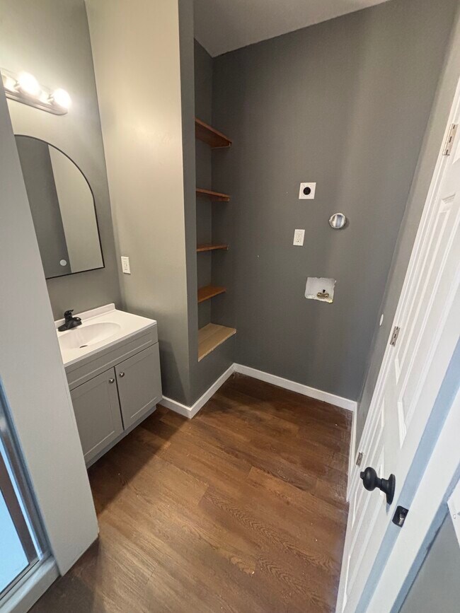 Baño con lavandería - 641 Broadway Apartamentos Unidad 1B