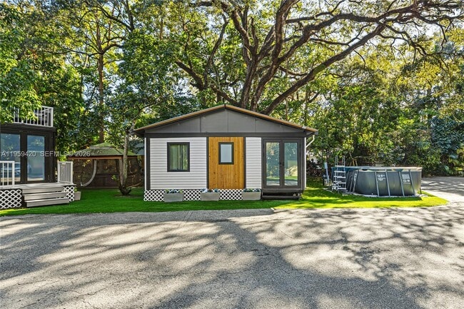 Building Photo - 5511 Woodland Ln