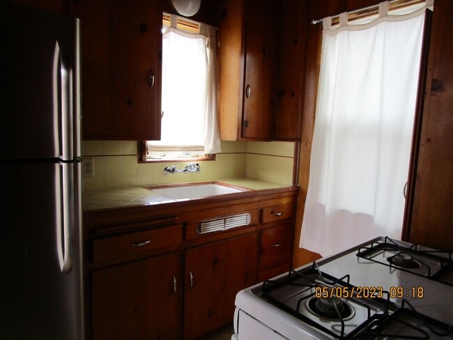 Photo - 1 Bedroom, 1 Bathroom Back Unit Unit 1421 1/2 El Rancho Dr