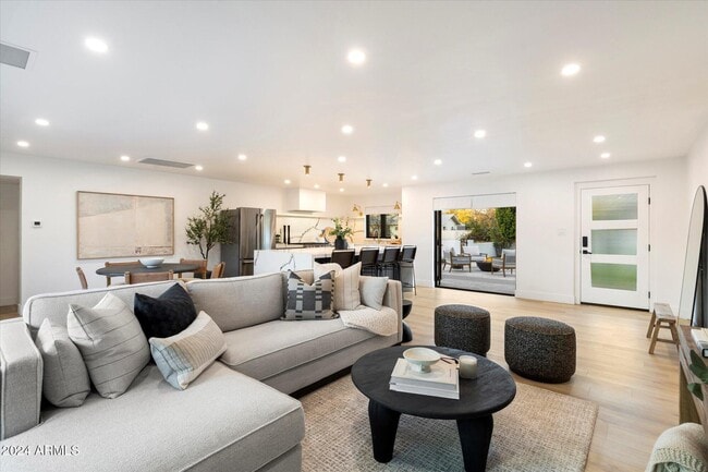 Photo - 3827 E Hazelwood St