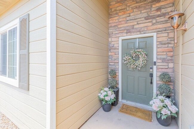 Photo - $500 OFF FIRST MONTH RENT! Conveniently lo...