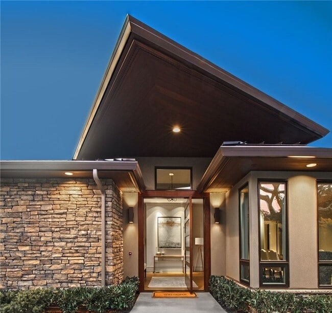 Photo - 6Bd/6.5Ba Clyde Hill House