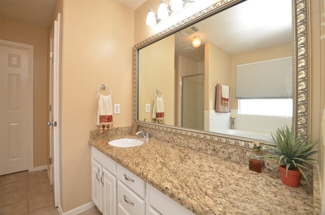 Building Photo - 2911 Meadowglen Cove