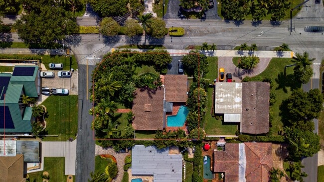 Photo - 700 NE 26th Ave