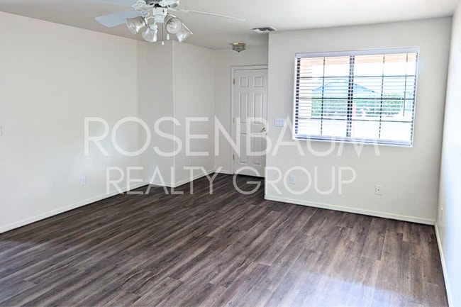 Building Photo - Charming 2-bedrooms, 2-baths duplex locate...