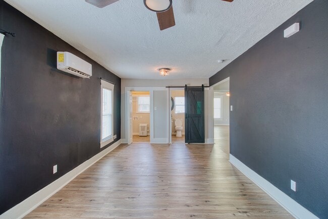 Photo - 3201 Adelia St