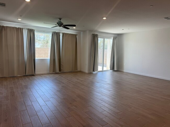 Photo - 1083 Traverse Dr S
