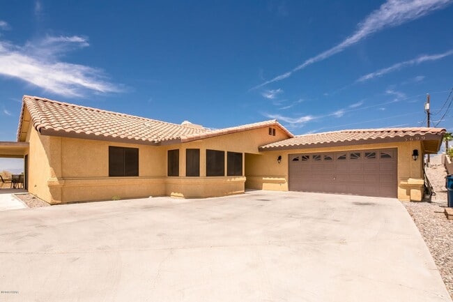Building Photo - Long Term Pool Home Rental!! 3 Bedrooms 4 ...