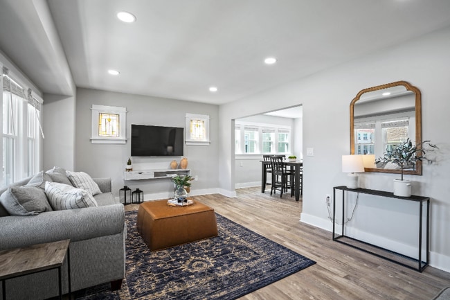 Photo - 3263 S Kinnickinnic Ave Unidad 3263