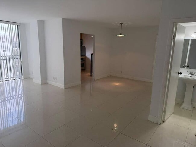 Photo - 17021 N Bay Rd Unit Apt 921