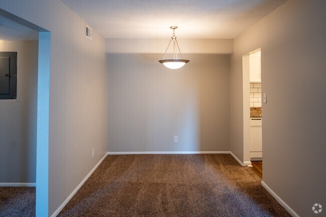 2BR, 1BA 950SF Dining Room