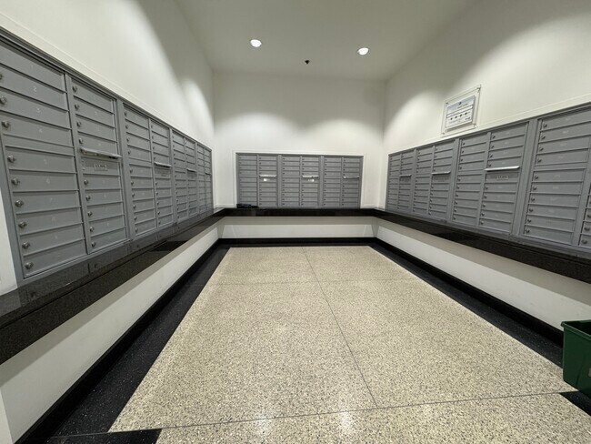 Photo - 757 N Orleans St Unidad 812