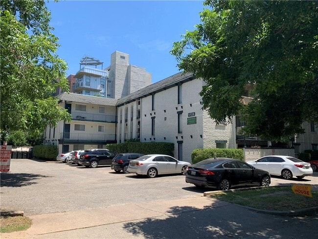 Photo - 1725 Toomey Rd Unidad 102