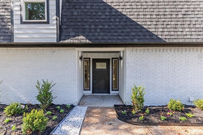 Photo - 185 El Pinto