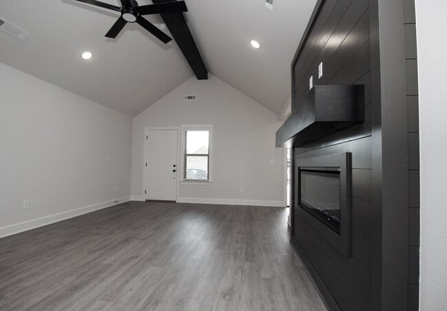 Photo - 1210 Monarch Rd