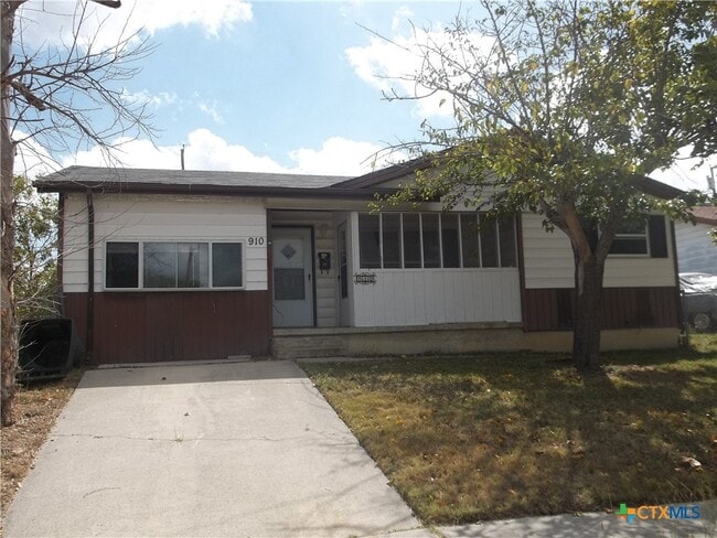 Building Photo - 910 San Antonio St