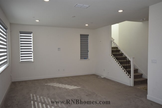 Photo - 3278 Sidney Way