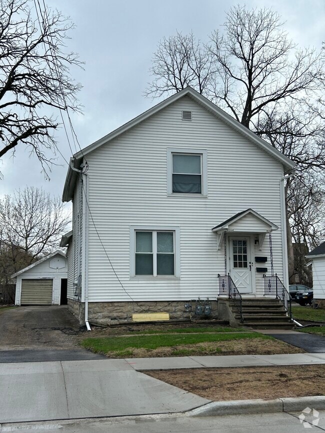 Building Photo - 826 Cherry St Rental