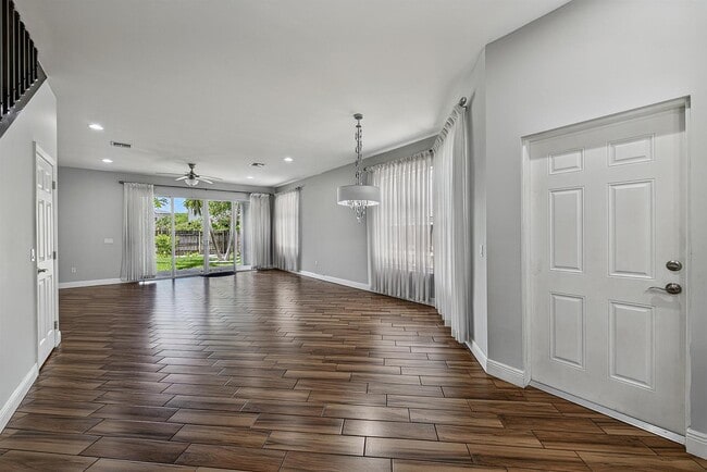 Photo - 1135 NE 3rd Ave