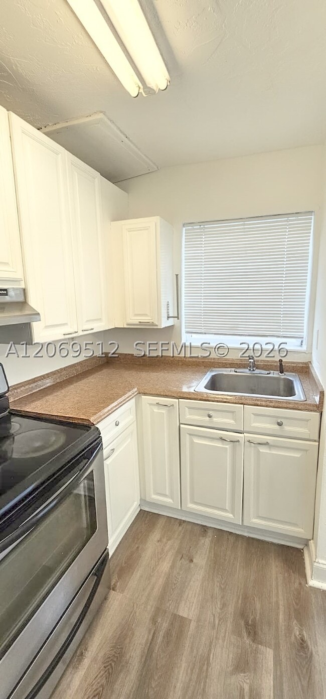 Photo - 5960 NE 5th Ct Unit 4