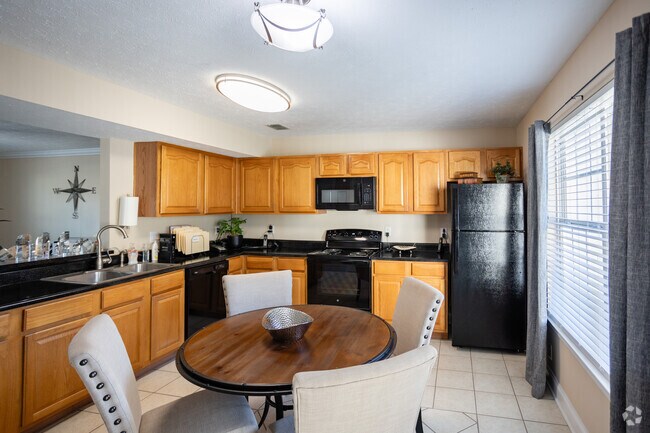2BR, 2.5BA - 1255SF - Kitchen