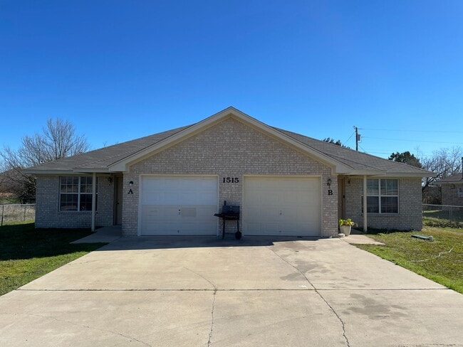 Building Photo - 1515 Pueblo Trce Unit # A