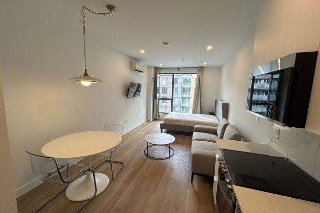 Building Photo - 1230 R. Bishop Unit 710