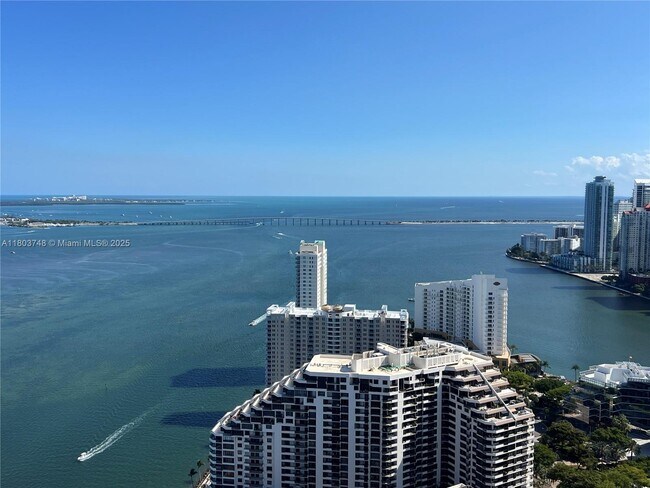 Photo - 848 Brickell Key Dr Unidad 4505 Rental