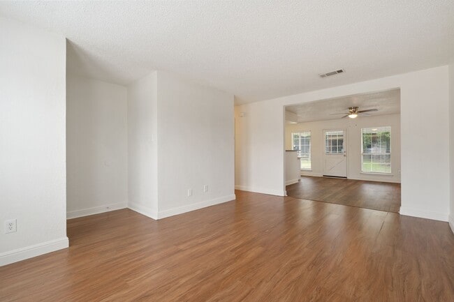 Photo - Irving 3-bed 2-bath with Corner Lot Big Yard