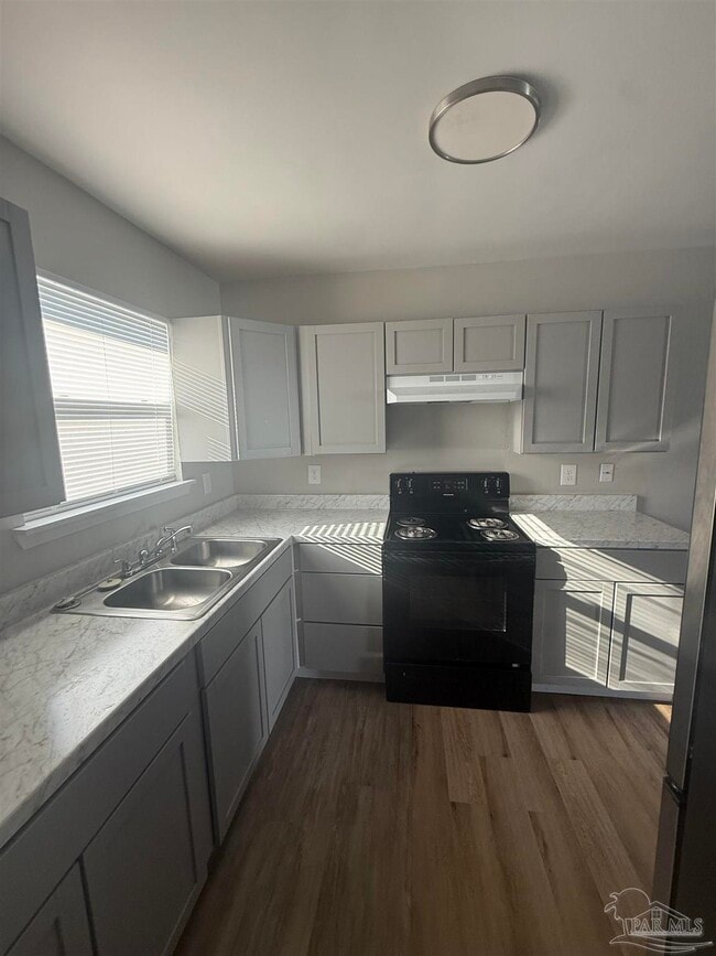 Photo - 1420 Langley Ave