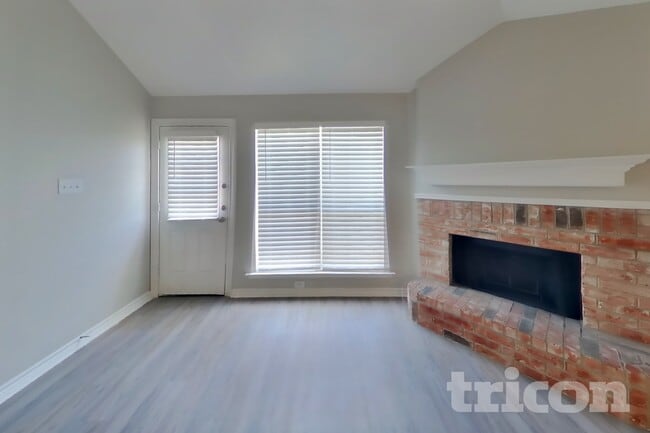 Photo - 233 Amherst Dr