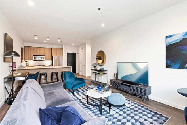 Photo - 1122 W Chicago Ave Unit 710