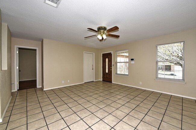 Photo - GREAT LOCATION: 1604 & SHAENFIELD | 3 BEDS | 2 BATHS | MOVE IN READY