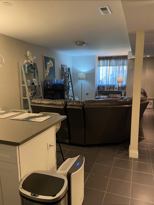 Living Room - 4345 S Berkeley Ave Unit Garden