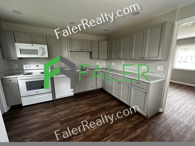 498 Ridgebury Dr