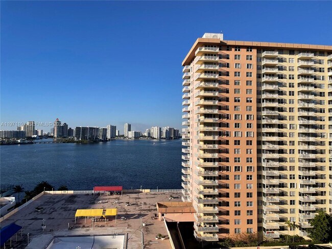 Photo - 250 174th St Unidad 1215