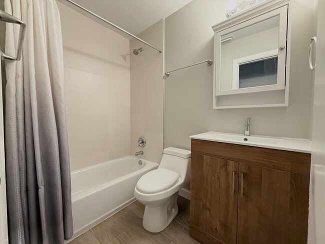 Photo - 1001 W 9th St Unidad B