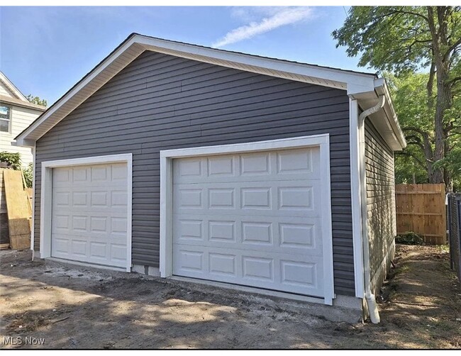 Photo - 1431 Rowley Ave