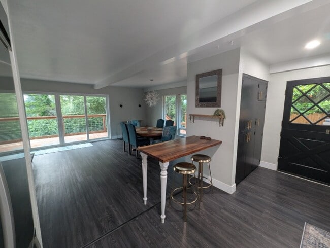 Photo - 1160 N 10th St