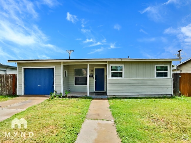 Building Photo - 4402 Mistletoe Dr Rental