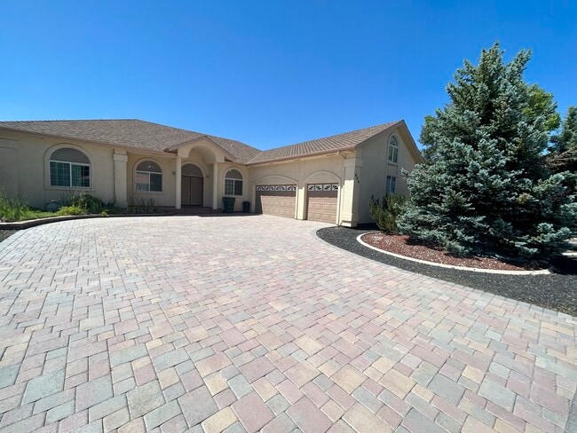 Building Photo - 924 Springfield Dr