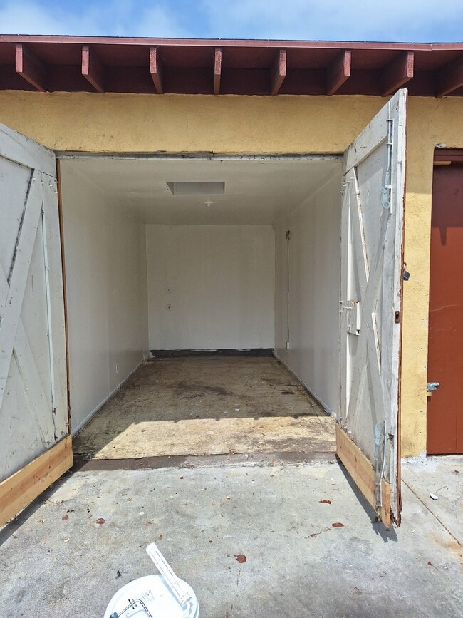Building Photo - 1435 W 51st St