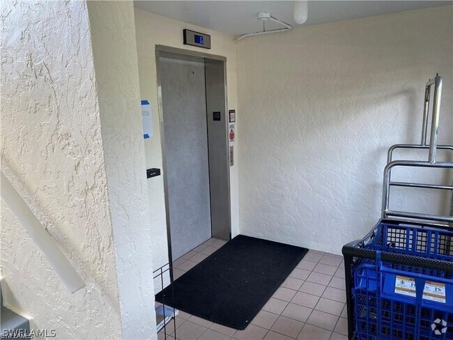 Building Photo - 137 S Collier Blvd Unit D307 Rental